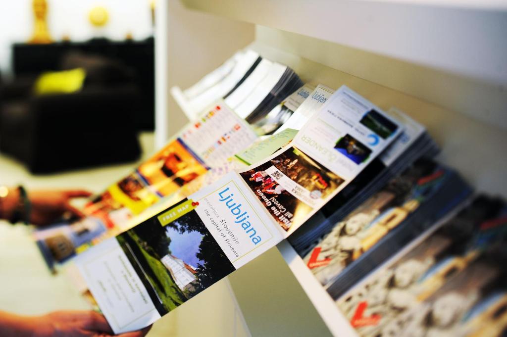 Garni Hotel Azur リュブリャナ エクステリア 写真