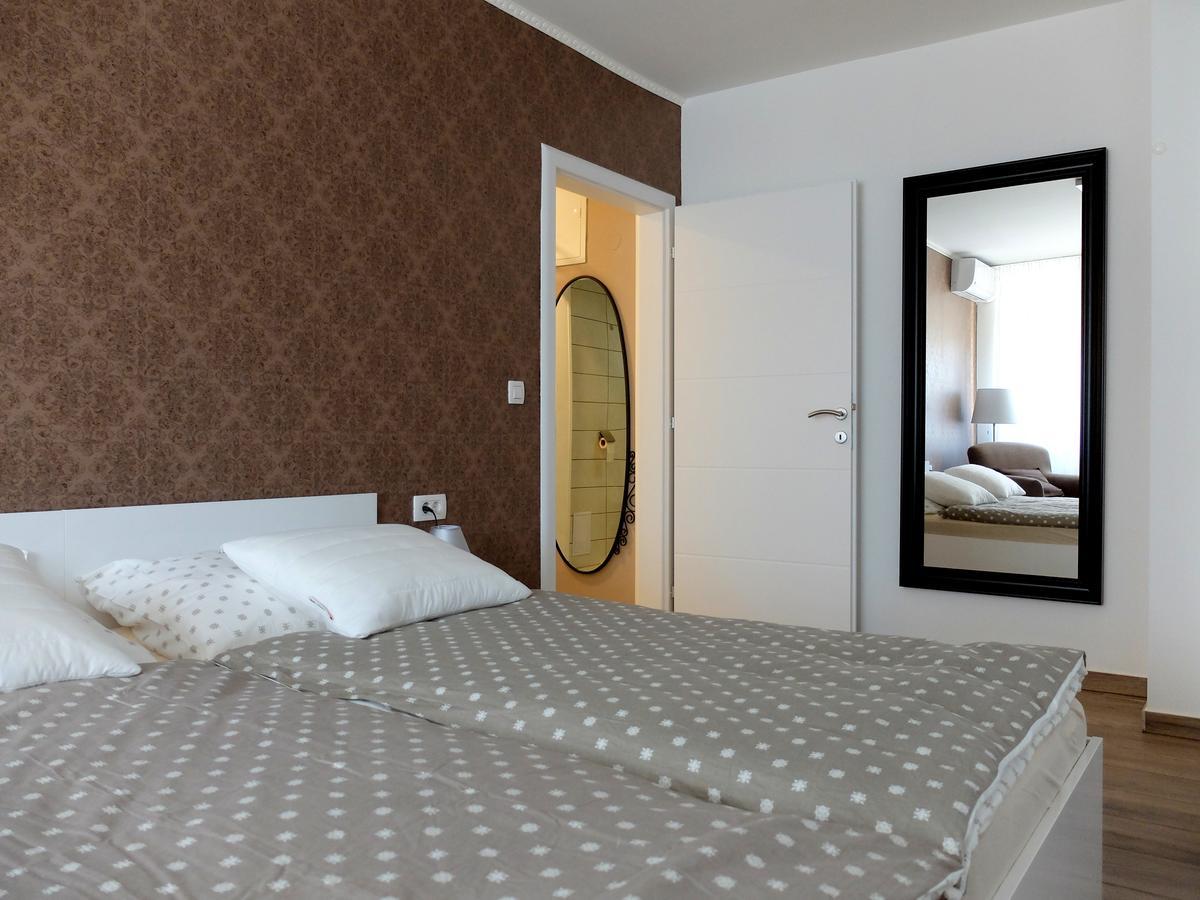 Garni Hotel Azur リュブリャナ エクステリア 写真